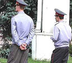 Двух офицеров подозревают в 