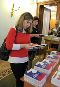 Правовые и методические издания правозащитного движения "Сопротивление" пользуются большой популярностью у участников VI съезда некоммерческих организаций