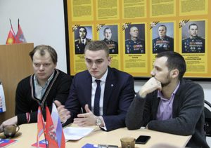 Слева- направо: Юристы Фонда поддержки пострадавших от преступлений Максим Пешков, Иван Климович, исполнительный директор Фонда поддержки пострадавших от преступлений Матвей Гончаров