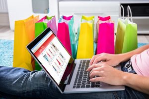 Купец подкрался незаметно: как защитить средства при покупках в интернете